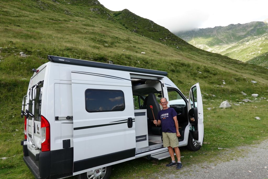 Après avoir passé la frontière Suisse-Italie au col Splügen, nous faisons étape quelques km plus bas